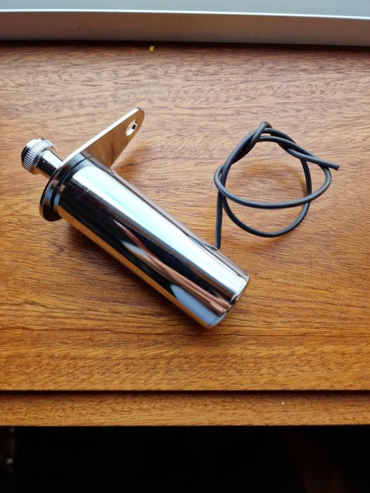 Isqueiro cromado para mota