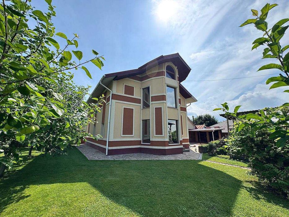 Продам просторий будинок для великої родини — передмістя Рівного.