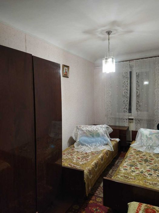 Продам 2-кімнатну квартиру з гаражем в центрі м.Тростянець.