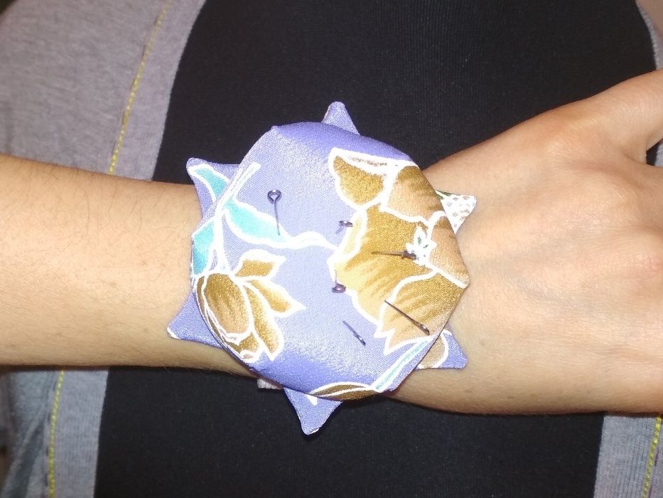 Игольница на руку