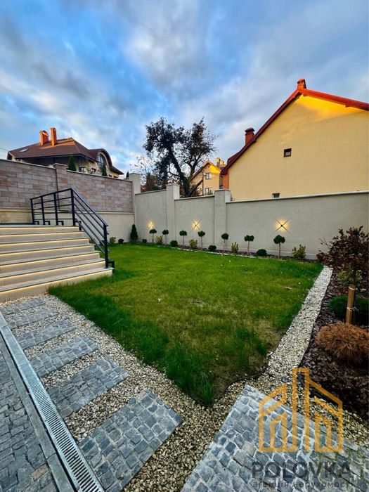 БЕЗ КОМІСІЇ Продаж 3-кімнатного таунхаусу з гаражем у центрі міста