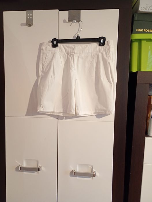 Białe spodenki damskie 38.