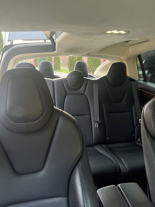 Tesla Model X 75D 2018 року