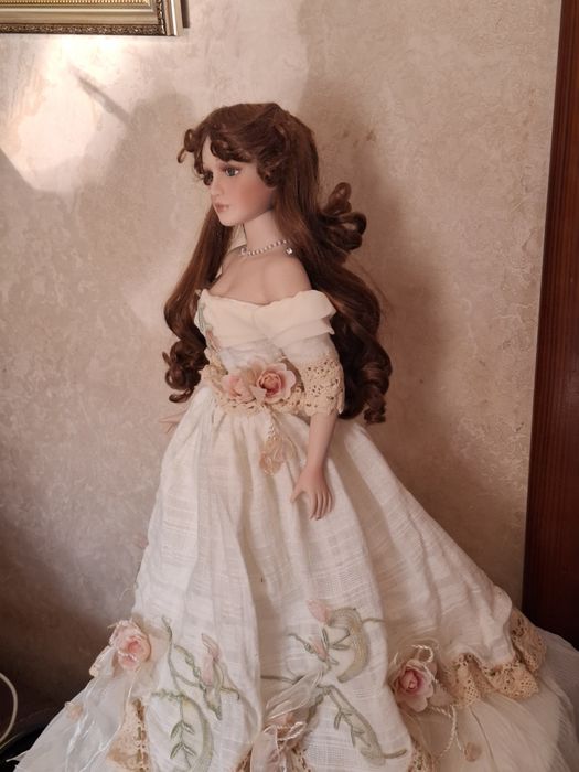 Коллекционная винтажная фарфоровая кукла