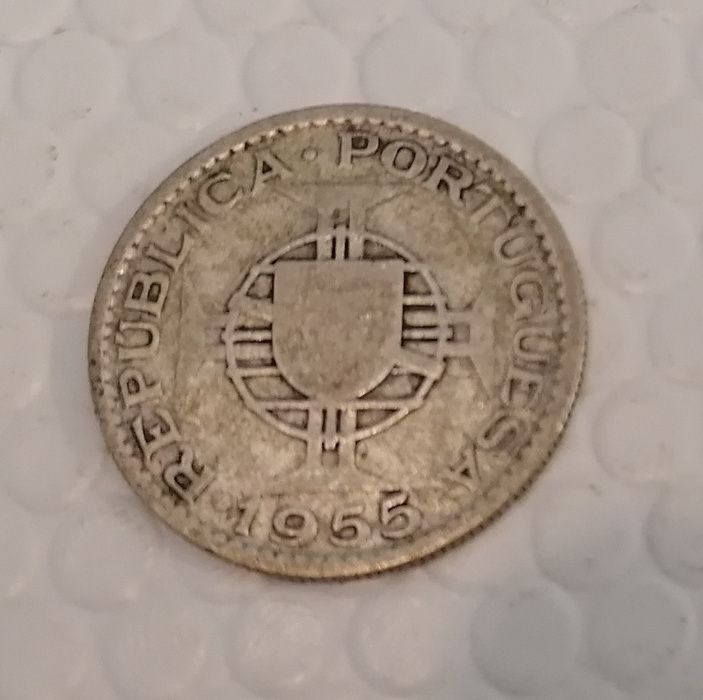 Moedas de 10 esc, angola, republica portuguesa, 1952 e 55
