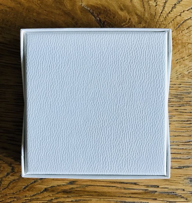 Pudełko na biżuterię białe Pandora 9x9x2 cm