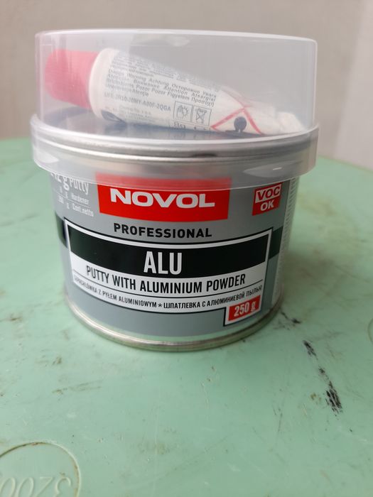 Novol 2 podkłady akrylowe, 2 lakiery do felg, 2 lakiery bezb, masa