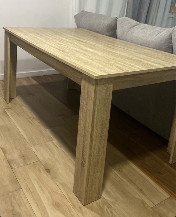 Mesa  sem cadeiras