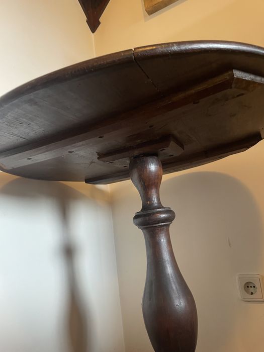 Mesa de pé de galo muito antiga