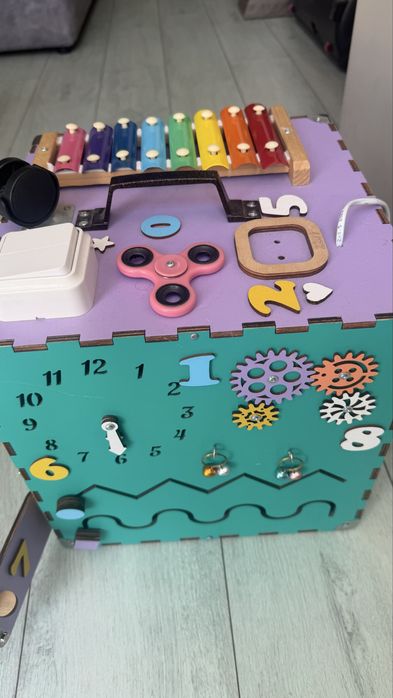 Бізі куб великий