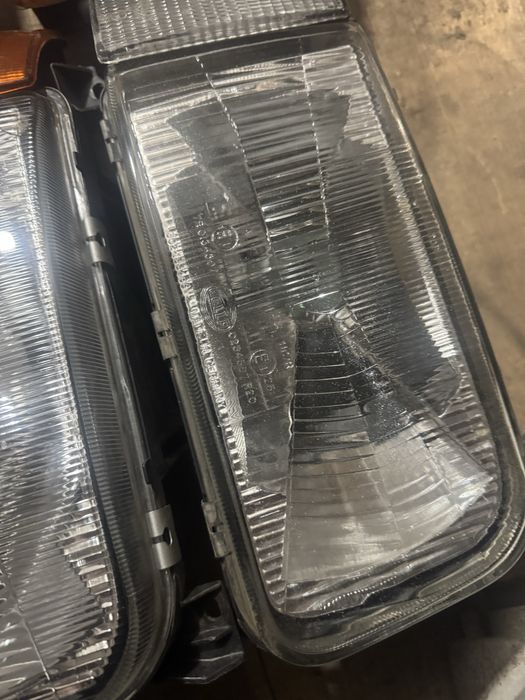 Передні фари на Пасат Б-3,4 праві оригінал