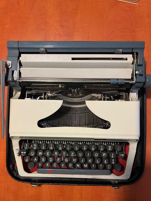 Maszyna do pisania Erika Daro komplet z walizką