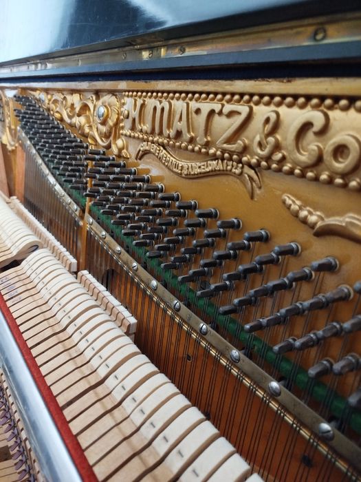 Piano acústico vertical H.Matz & Como.
