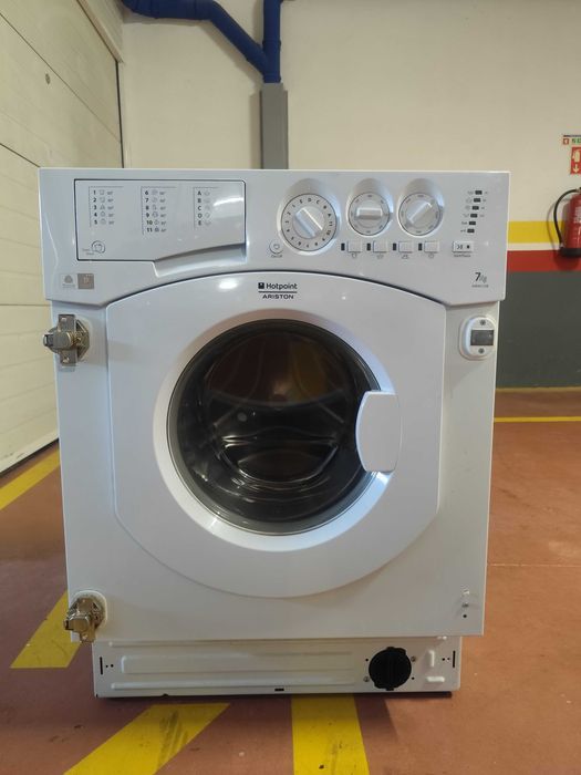 Máquina de lavar roupa de encastre Hotpoint Ariston AWM108 - para arranjar/peças