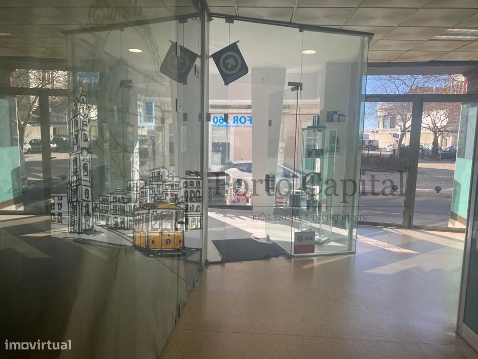Excelente Loja Para Arrendamento Na Rua Da Junqueira (Povoa De Varzim)