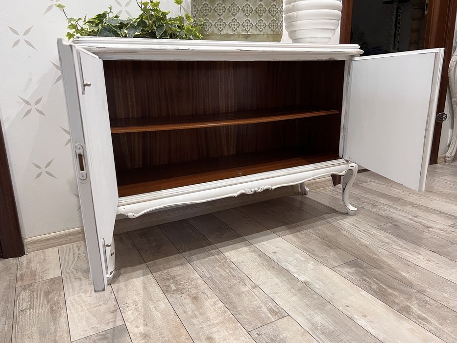 Komoda biała w stylu prowansalskim