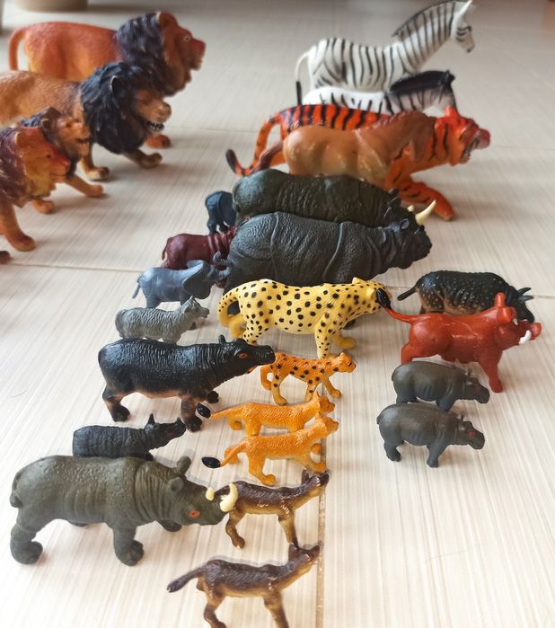 Figurki zwierząt (62szt.)-zabawki -guma, plastik.