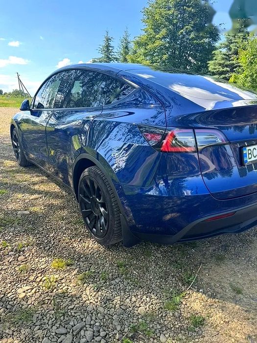 Tesla Model Y Long Range Dual Motor AWD • 2021