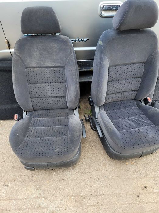 fotele tapicerka golf IV 5D welur ładna komplet