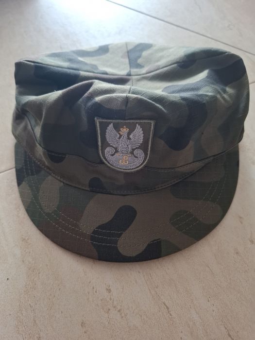 Czapki WOT rogatywki nowe.