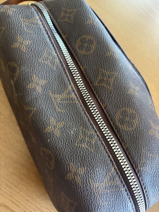 Elegancka kosmetyczka podróżna Louis Vuitton Monogram