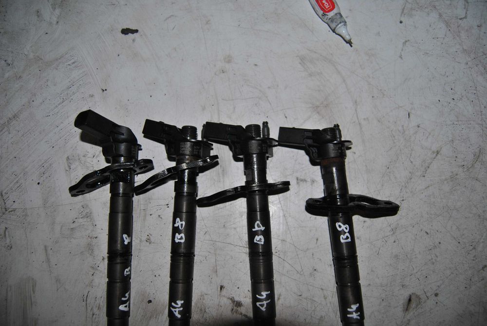 Wtrysk wtryskiwacz Audi A4 B8 2.0 TDi