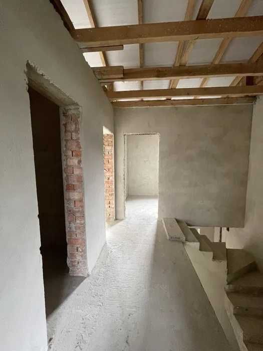 Кутовий, крайній цегляний,будинок,таунхаус.Площа 135м² 2,5ст газ гараж