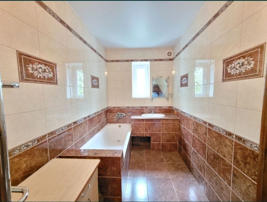 Липинський масив!Об'їзна! Північний ринок поруч! 2п,185м,11сот! 175000