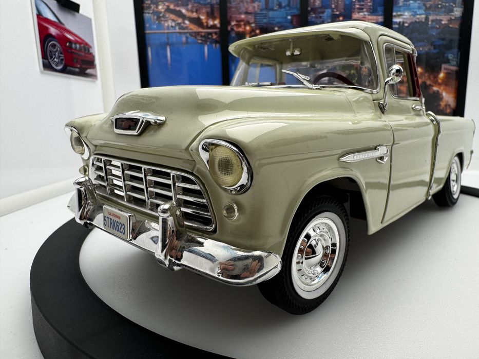 Chevrolet Pickup  3100 мастшаб 1:18