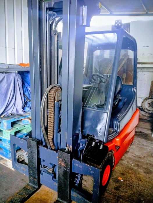 Empilhador LINDE semi novo