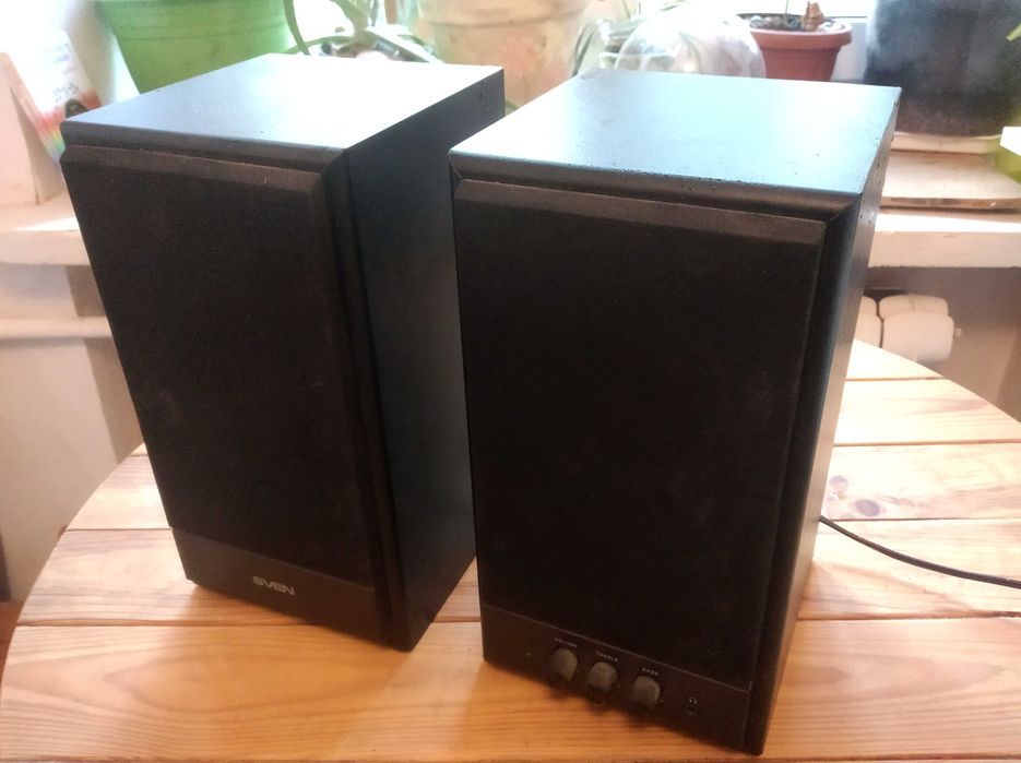 Продаю акустичну систему Sven SPS-702 Black