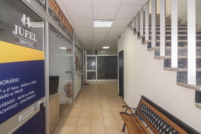 Vende-se / Arrenda-se  Loja, Povoa Santa Iria - Vila Franca de Xira