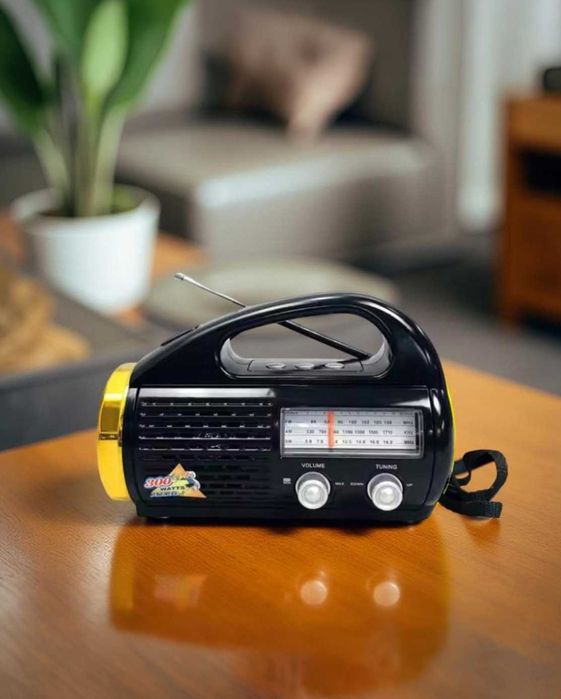 Радіоприймач з ліхтариком гучний звук зарядка від usb