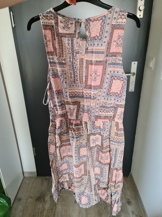 Letnia sukienka we wzory, rozmiar S