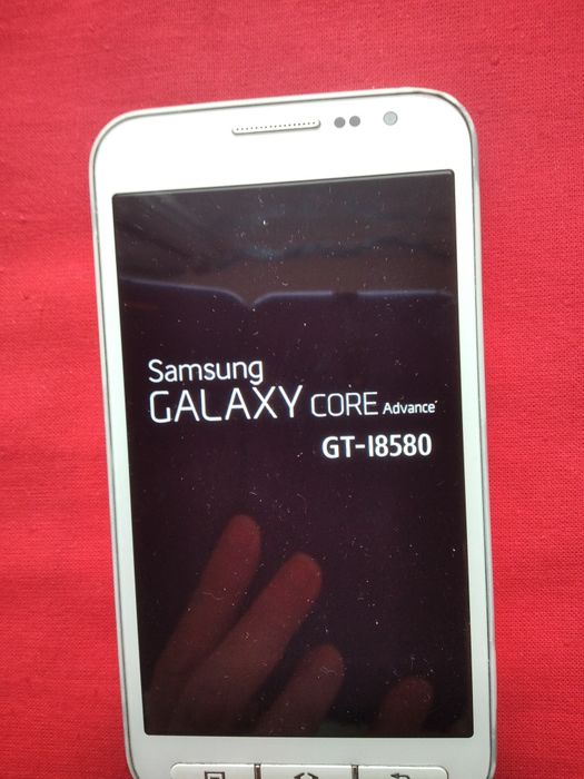 Мобильный телефон Самсунг в очень хорошем состоянии, батарейка долго д