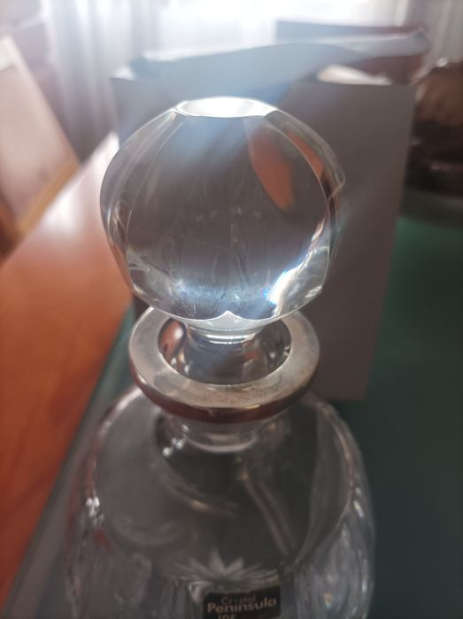 Garrafa de cristal e prata