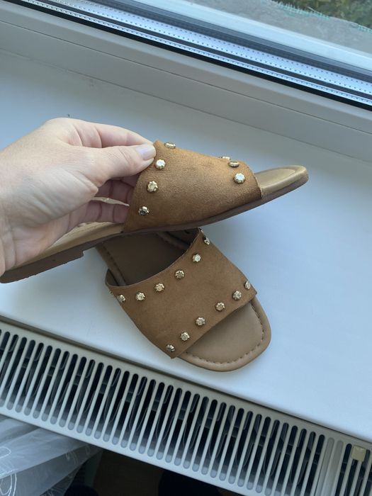 шльопанці босоніжки 35 розмір