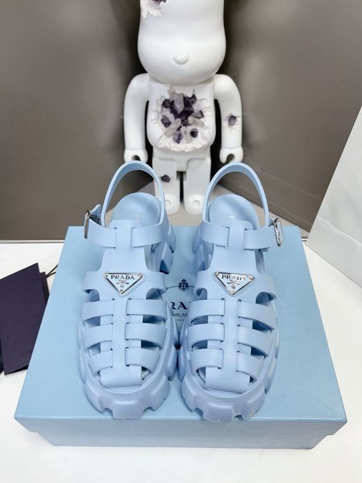 Босоніжки сандалі на платформі блакитні брендові Prada