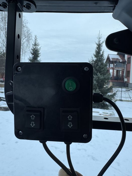 Posypywarka rozsiewacz do soli solarka Rauch Axeo 18.1 jak nowy