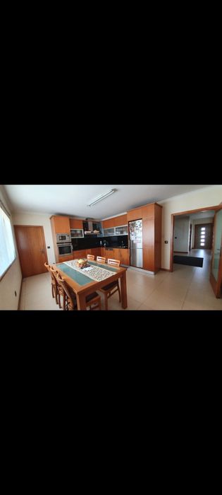 Mesa em vidro e madeira com cadeiras incluidas