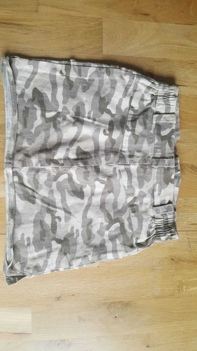 Spódniczka moro z kieszeniami