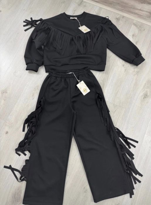 Piekny nowy czarny dres z fredzlami r.M/L
