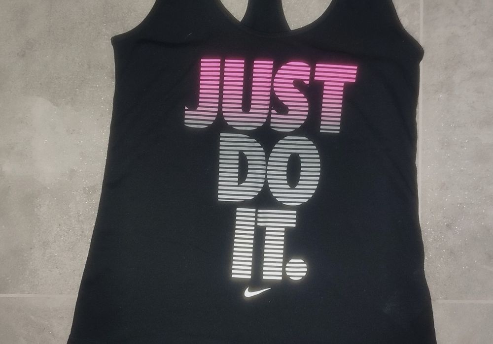 Koszulka Top Nike r. S bokserka