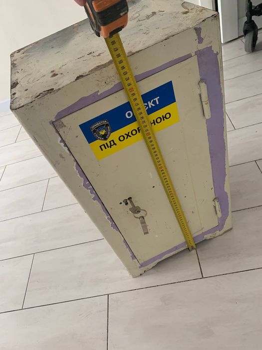 Продам Сейф з товстого металу