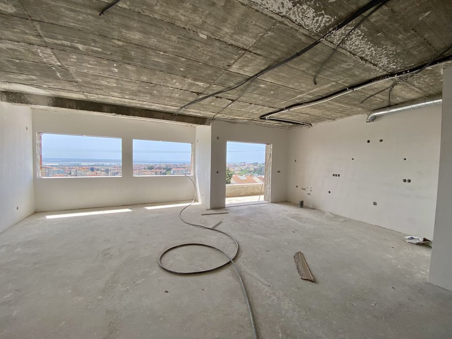 Apartamentos T3 novos, com varanda e parqueamento para 2 viaturas