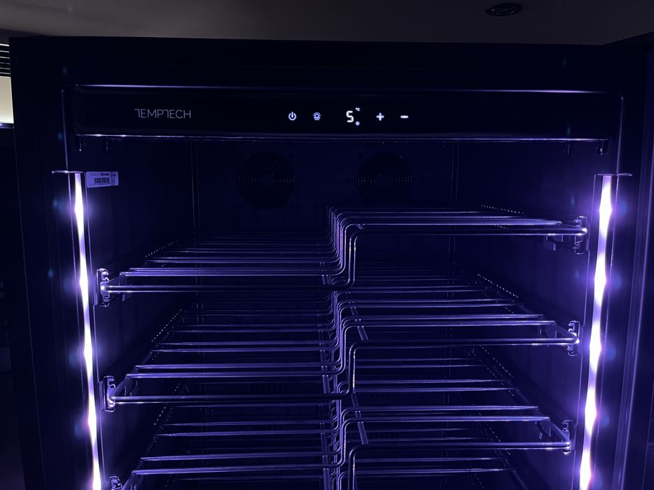 *Nowa Profesjonalna Winiarka Temptech CPRO1800S*