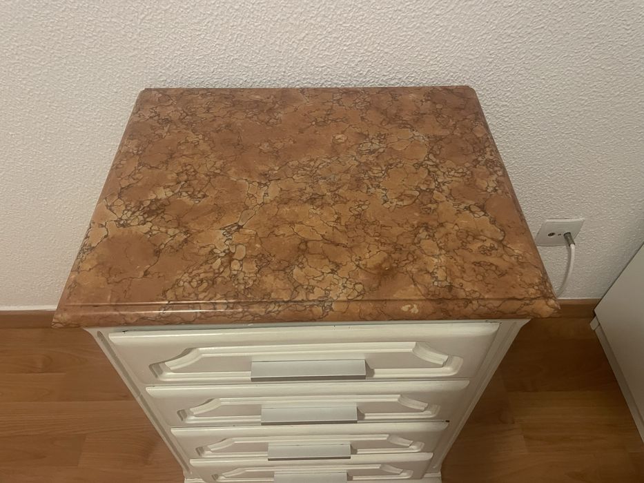 Vendo conjunto de quarto clássico, robusto e em bom estado geral
