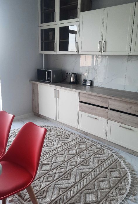 Однокімнатна квартира з меблями і технікою