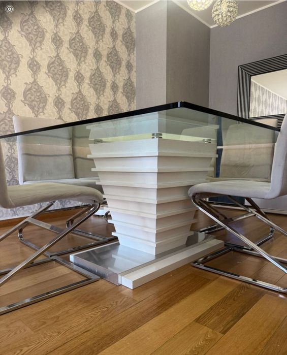 Sala jantar cadeiras e mesa