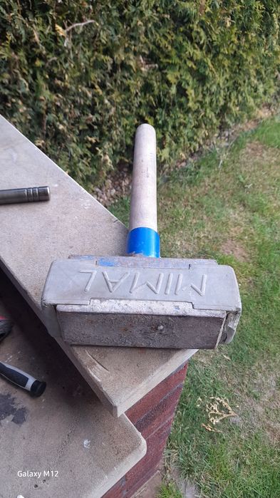 Młotek brukarski gumowy firmy  MIMAL.